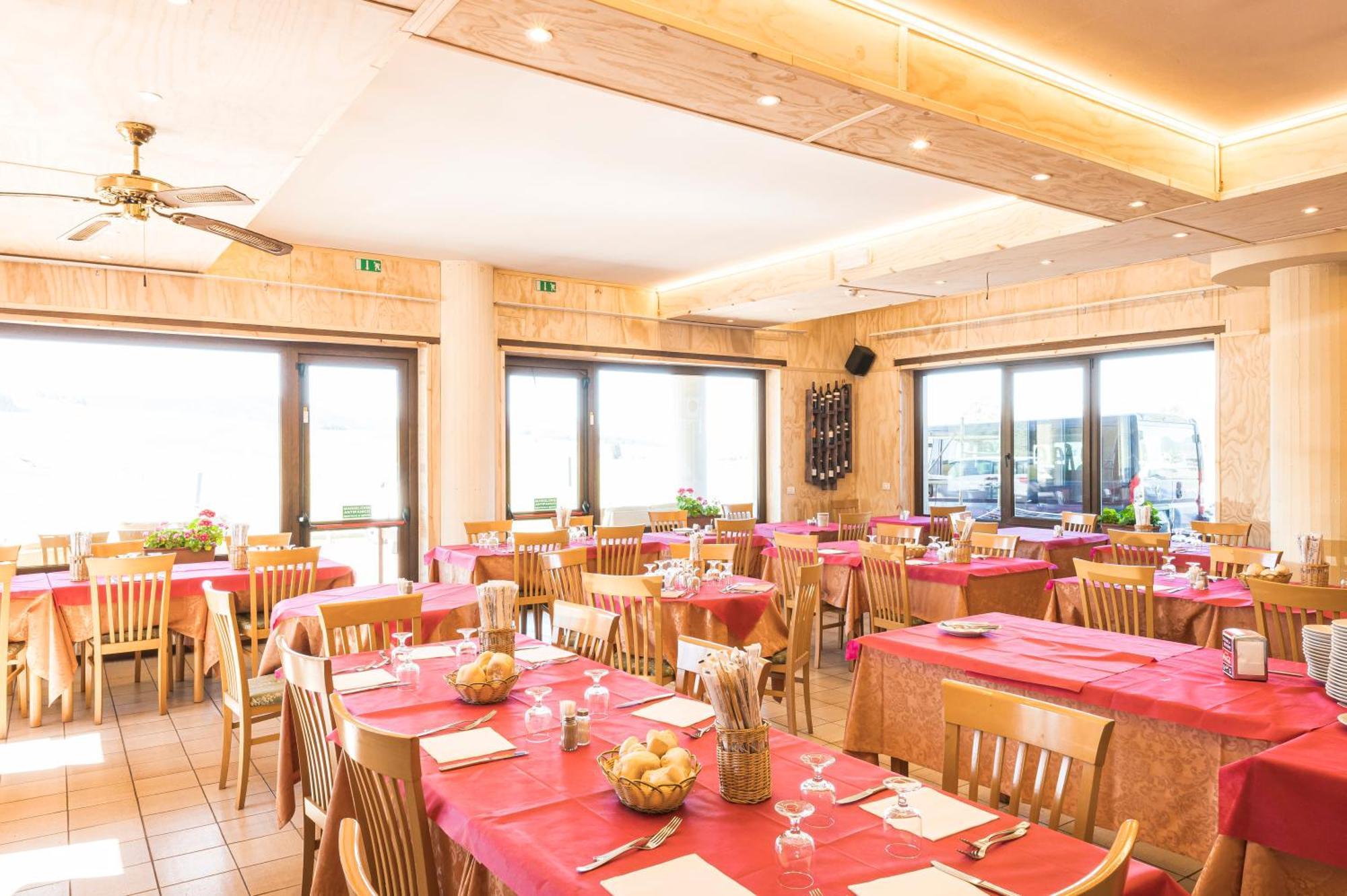 Hotel Vescovi أسياجو المظهر الخارجي الصورة
