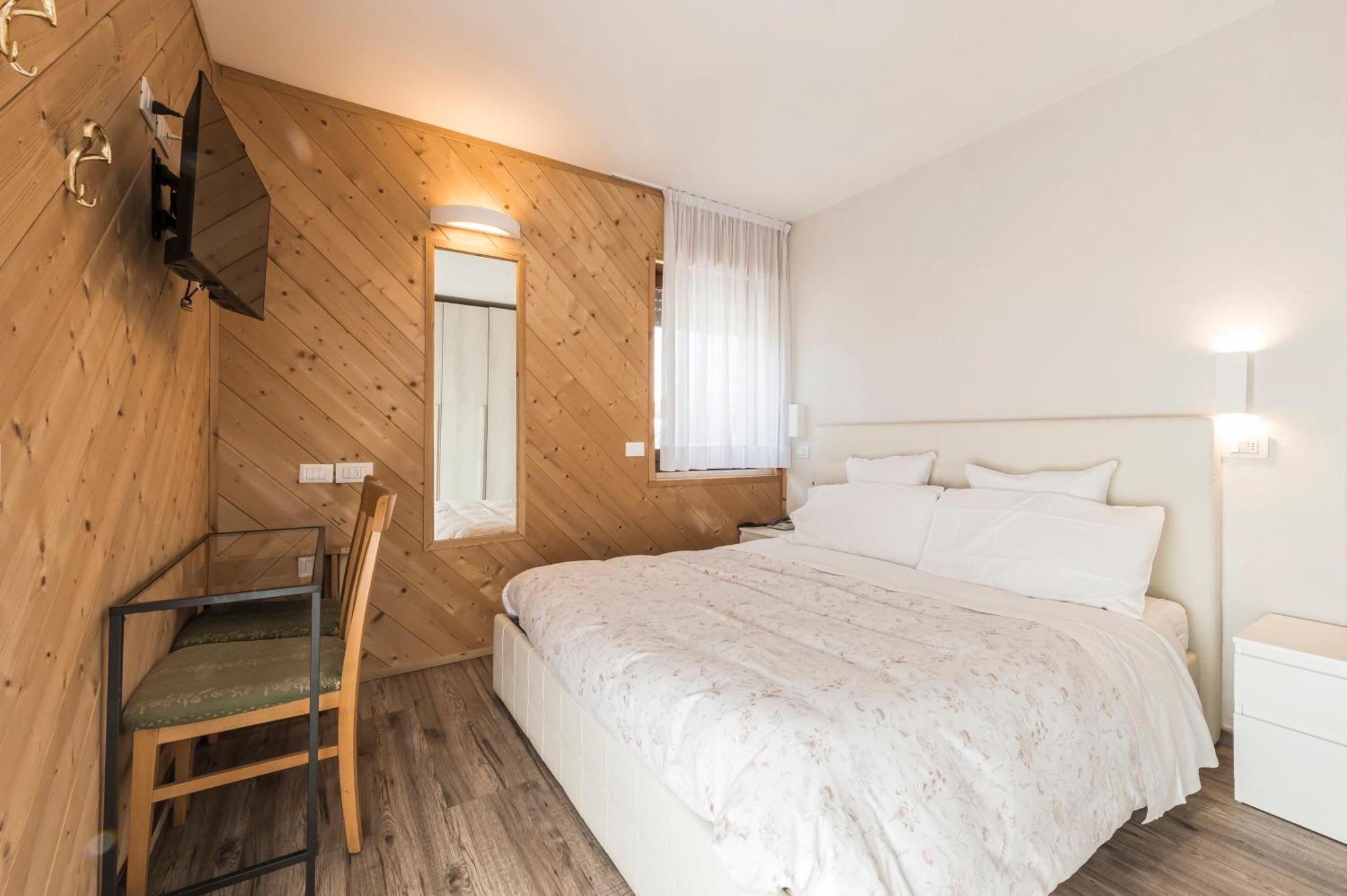 Hotel Vescovi أسياجو المظهر الخارجي الصورة