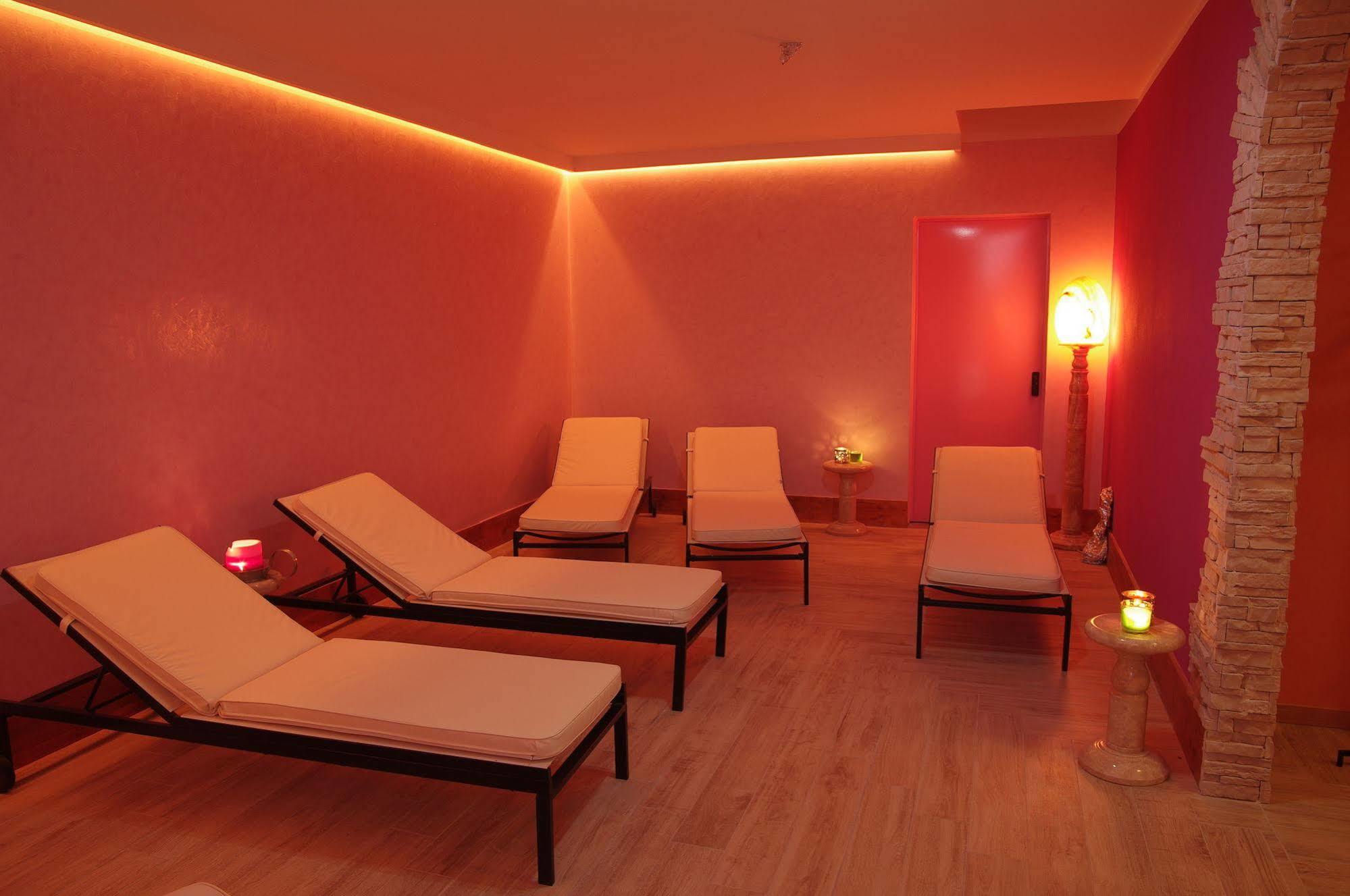 Hotel Vescovi أسياجو المظهر الخارجي الصورة