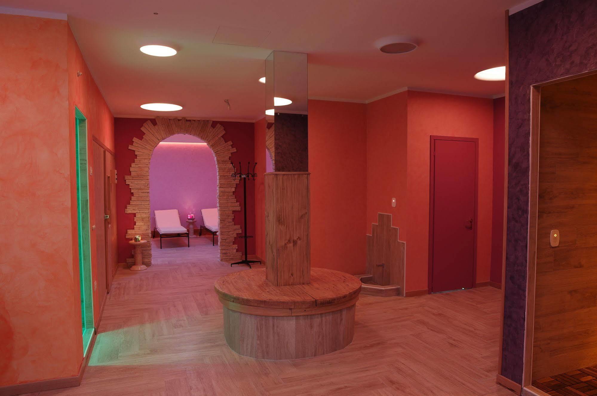 Hotel Vescovi أسياجو المظهر الخارجي الصورة